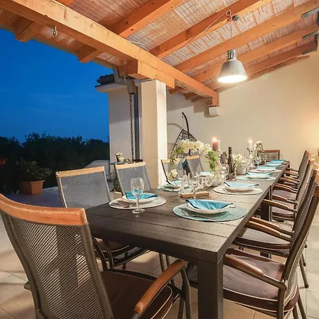 Casa vacanze Amazing In With Wifi Linardići
