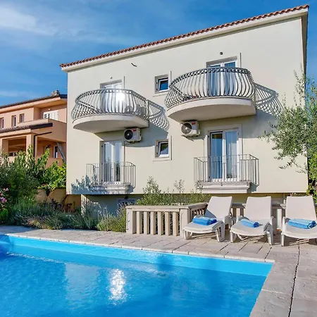 Amazing In With Wifi Holiday home Linardici
