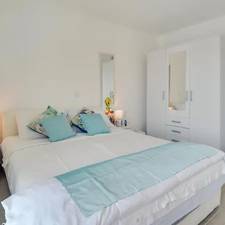 Amazing In With Wifi Holiday home Linardici